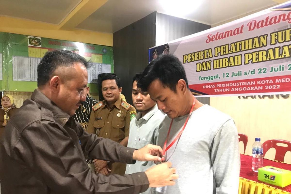 Dinas Perindustrian Kota Medan latih 15 pelaku IKM furnitur