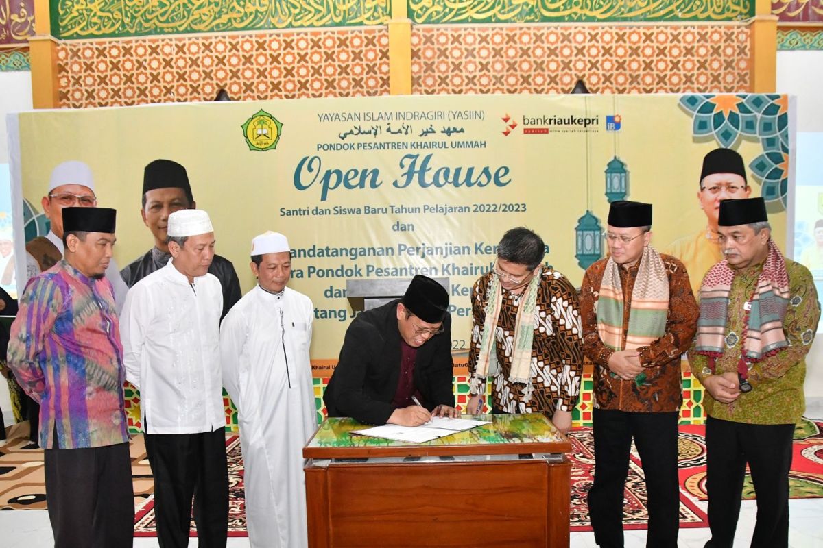 Resmi konversi syariah, Bank Riau Kepri gelar roadshow ke pondok pesantren