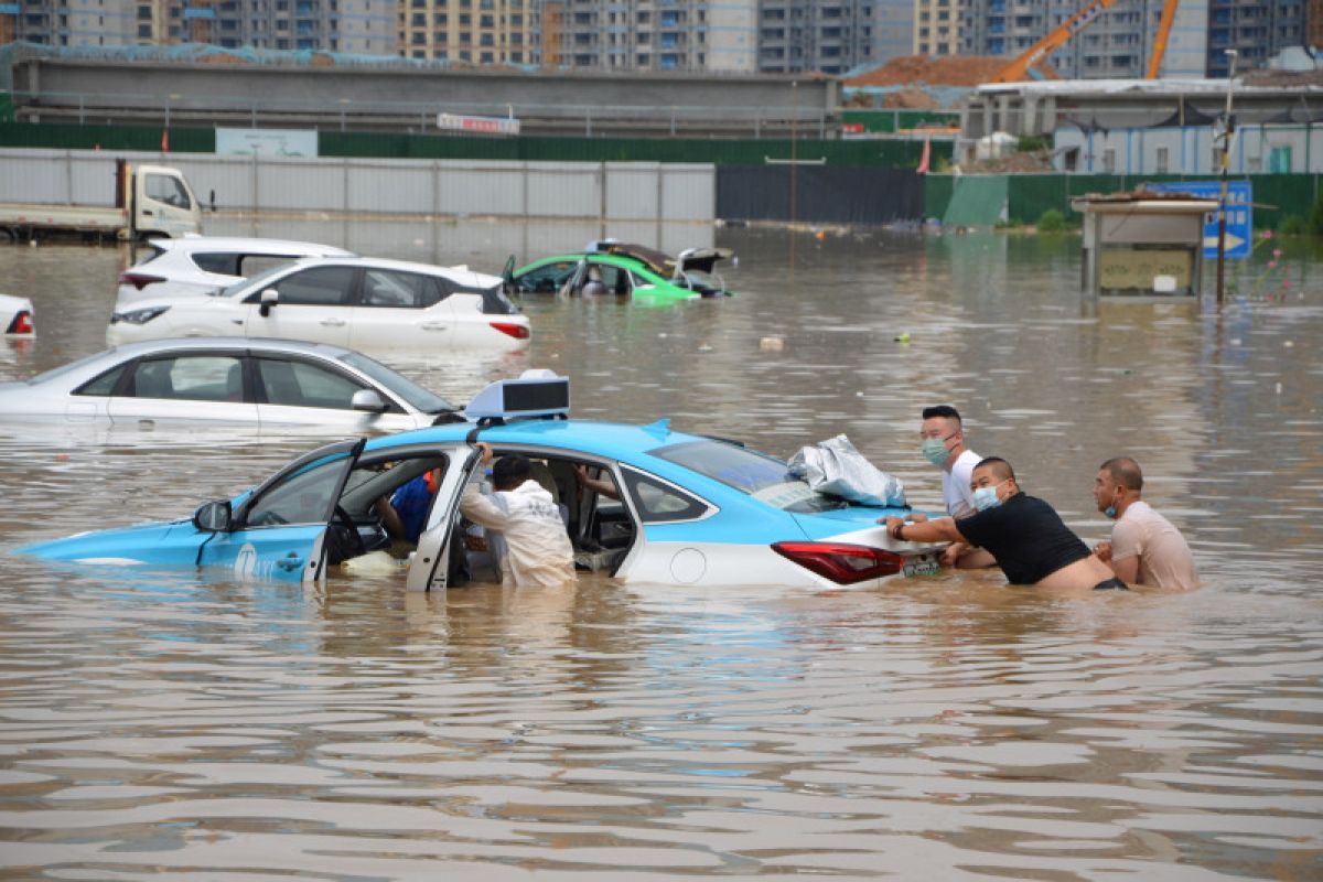 Banjir landa China, 12 orang tewas dan 12 lainnya hilang