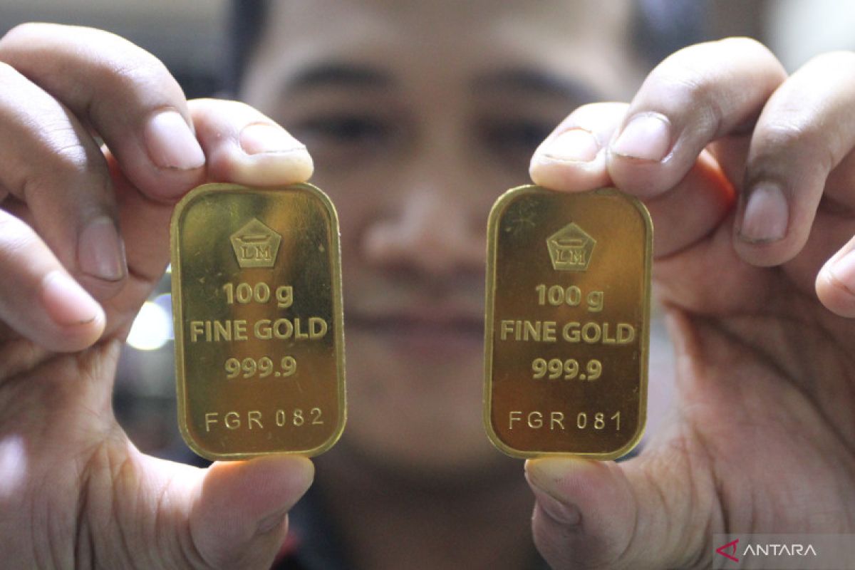 Harga emas Antam hari ini naik Rp5.000 jadi Rp1,054 juta per gram