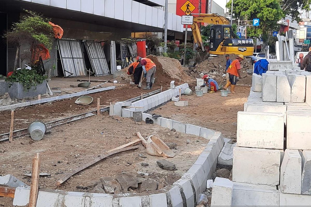 Trotoar di Jakarta ditata agar ramah seluruh kalangan