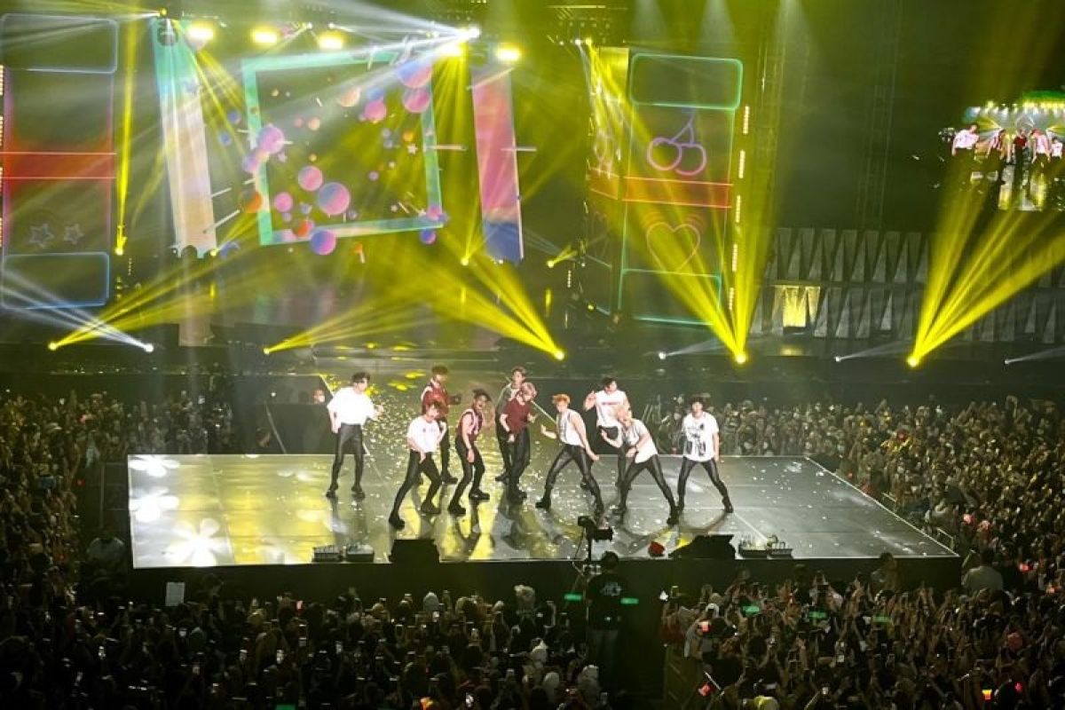 Grup idola K-pop THE BOYZ sukses guncang panggung "The B-Zone" di Jakarta