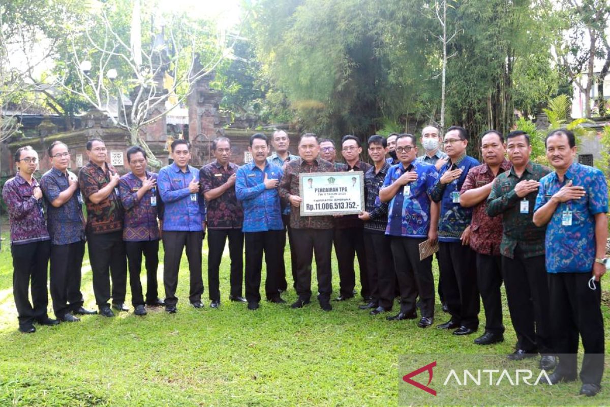 Bupati minta Kepala sekolah tingkatkan mutu pendidikan Jembrana