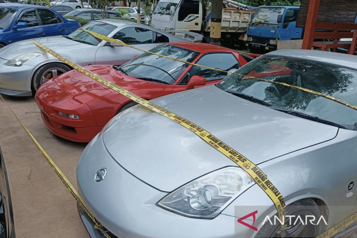Polda amankan tiga mobil mewah tanpa dokumen di Batam