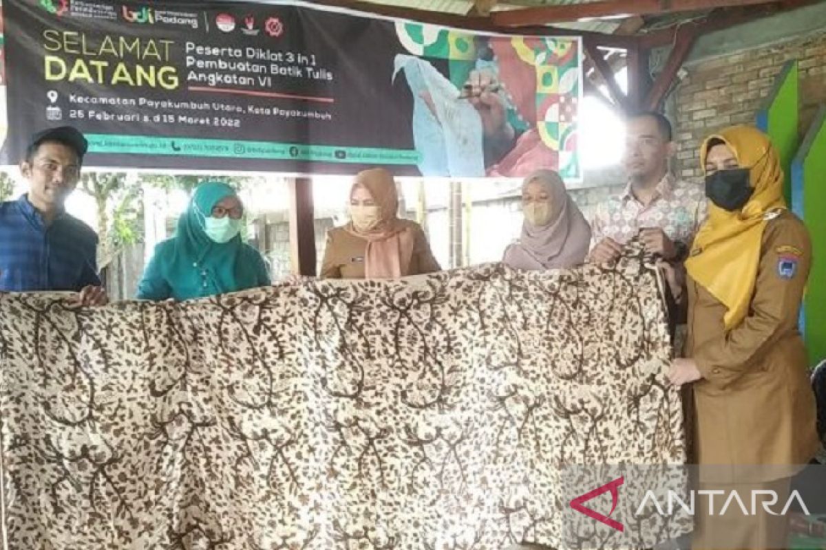 Pemkot Payakumbuh fasilitasi pelatihan batik tulis Lambak Ikek