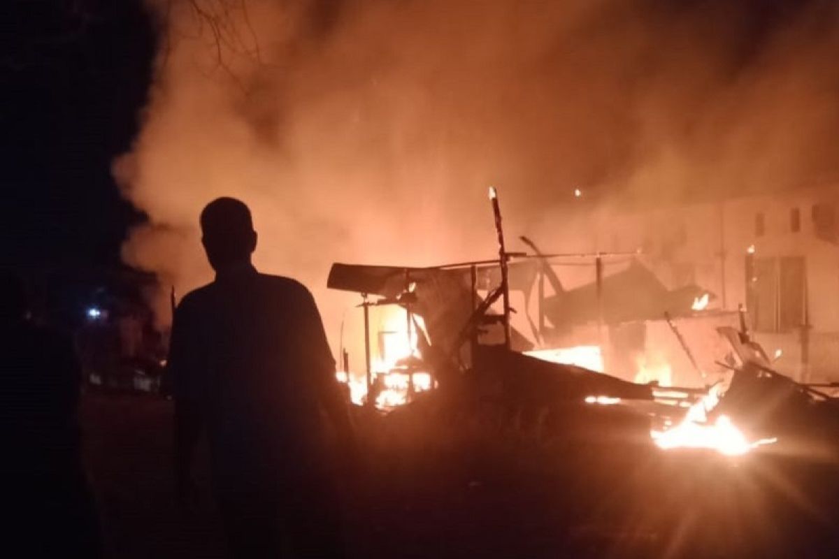 Satu rumah dan enam ruangan Puskesmas di Aceh Tamiang ludes terbakar