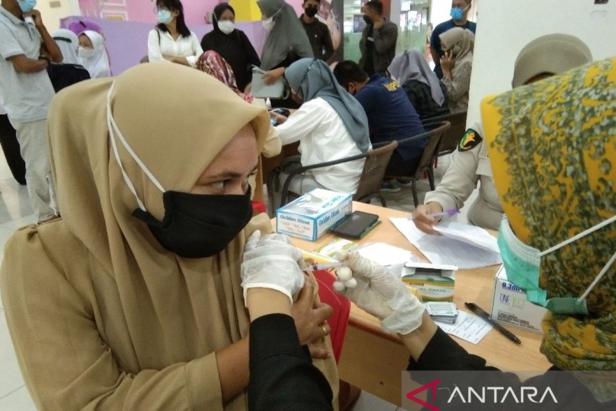 Dinas Kesehatan Kota Kendari intensifkan vaksinasi penguat