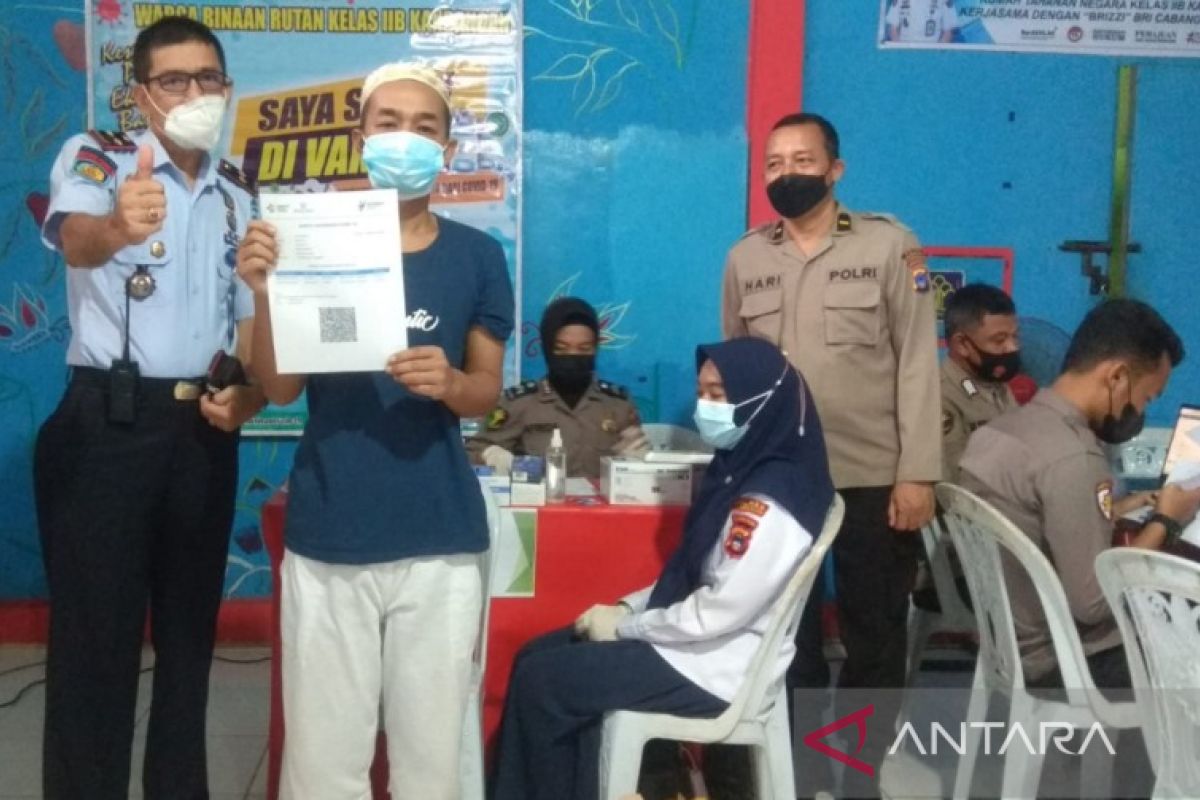 Jelang kunjungan tatap muka, Rutan Kandangan vaksinasi warga binaan