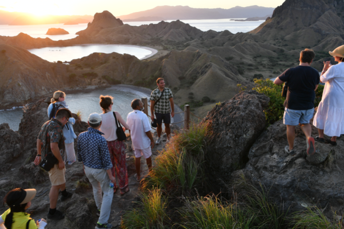 Delegasi Sherpa G20 diajak cairkan suasana dengan mendaki Bukit Padar, Labuan Bajo