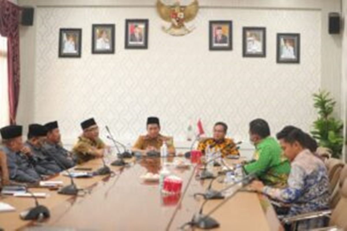 Anggota DPRD HST pelajari manajemen Pasar Modern di Tanah Bumbu