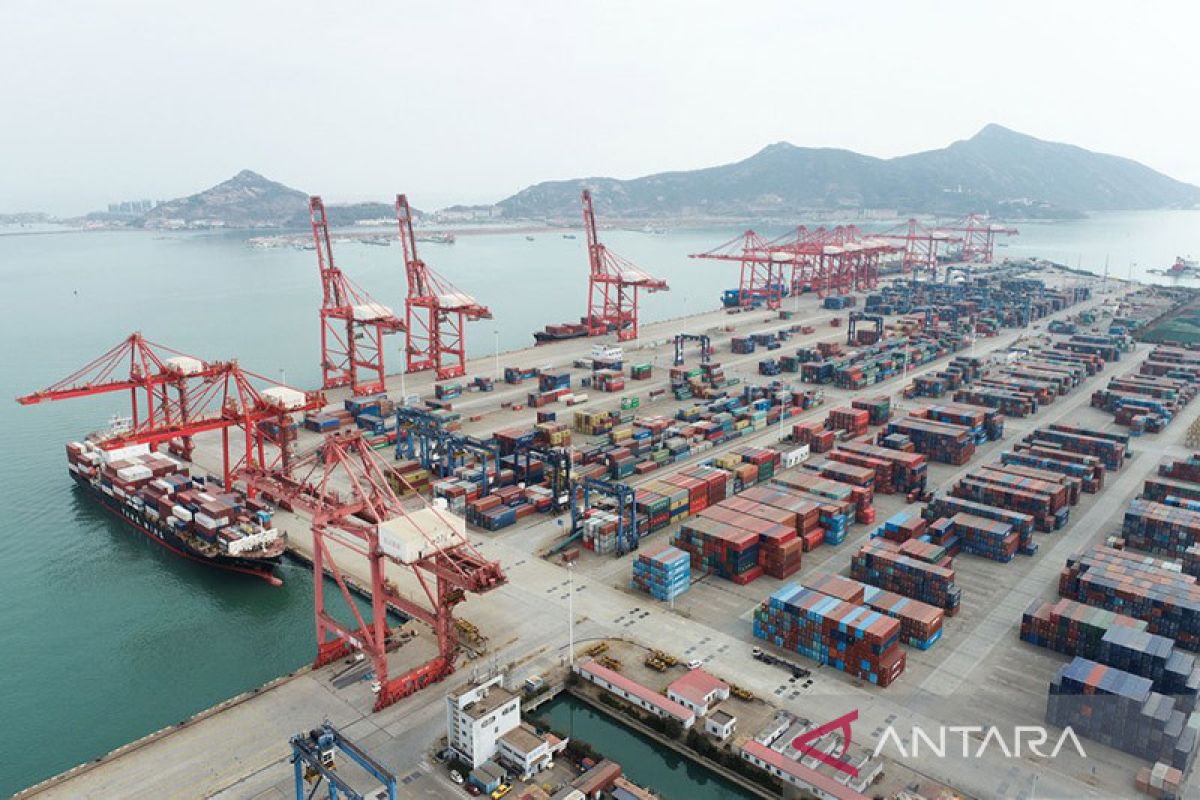 Nilai perdagangan luar negeri China naik 9,4 persen paruh pertama 2022