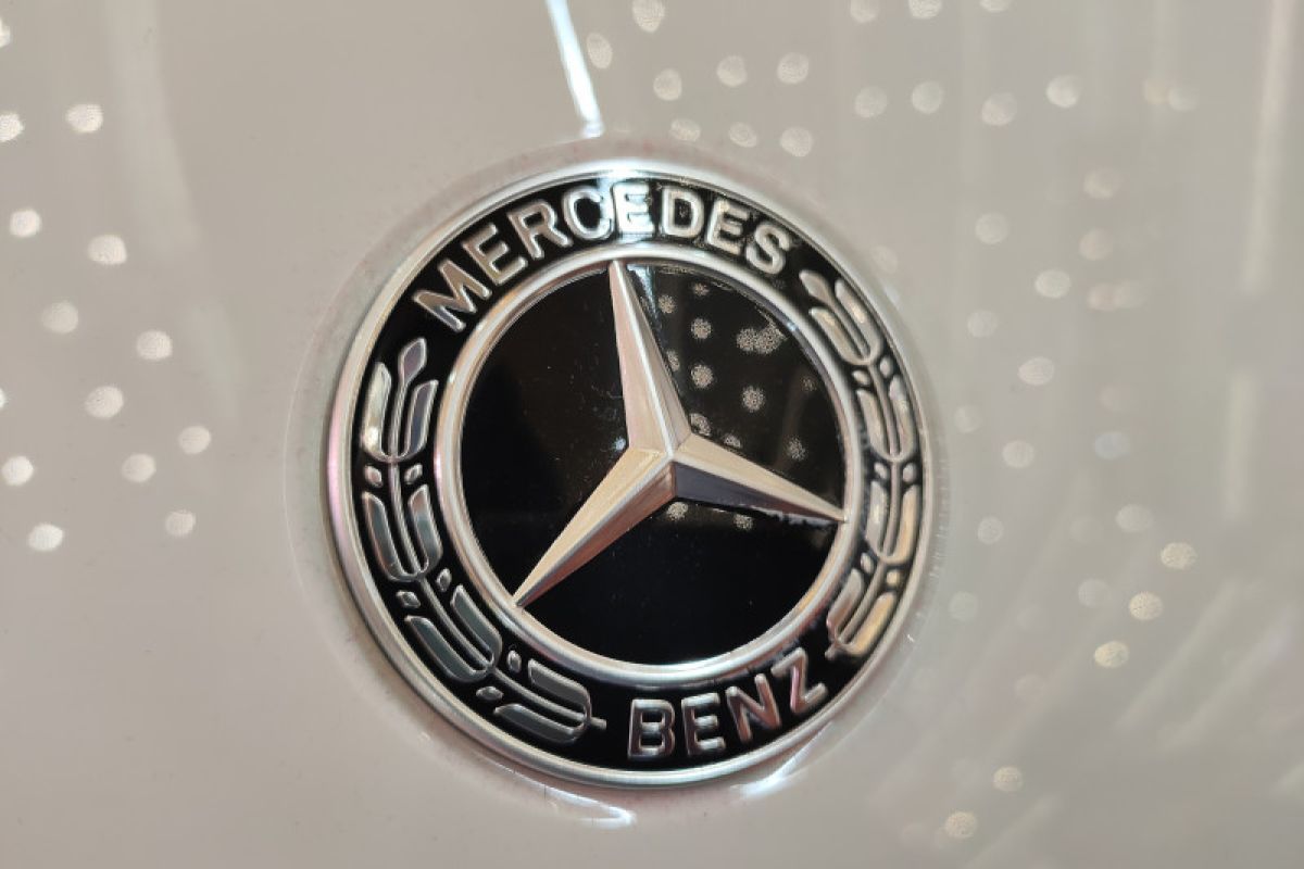 Mercedes Benz akan investasi Rp18,4 triliun di Spanyol