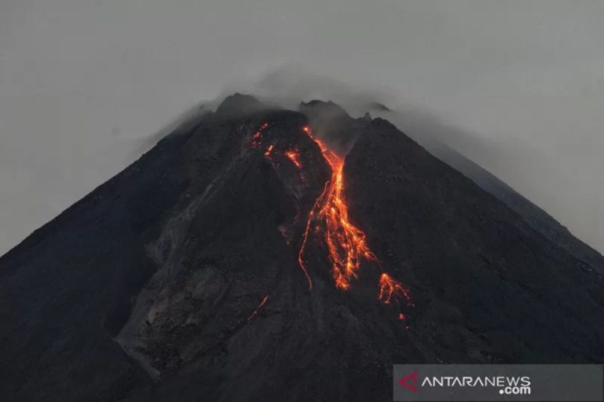 Mt. Merapi erupts twice, lava travels 1.8 km