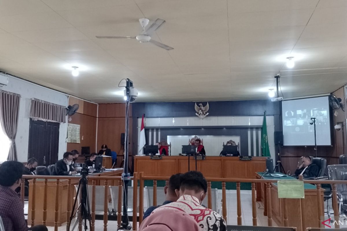 Mantan Gubernur Riau Annas Maamun dituntut 2 tahun penjara