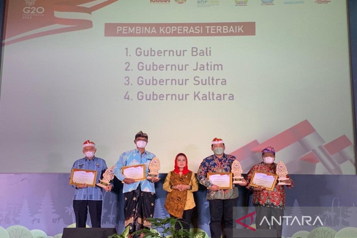 Gubernur Sultra raih penghargaan Koperasi terbaik di Indonesia