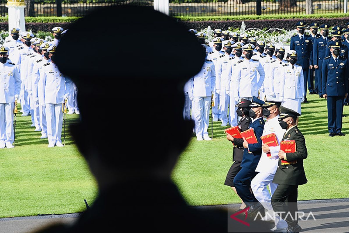 Jokowi minta perwira TNI dan Polri jadikan Indonesia negara maju