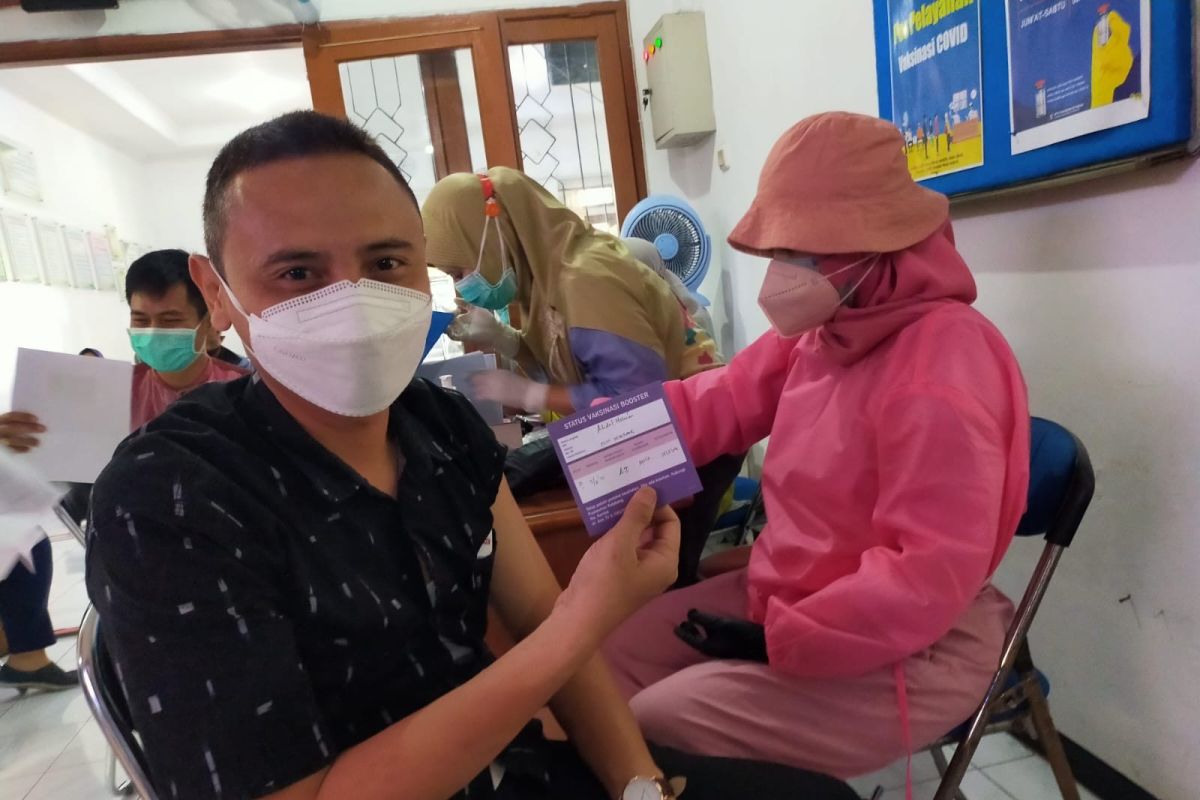 Tekan COVID-19, Pemkot Surabaya gencarkan vaksinasi penguat untuk