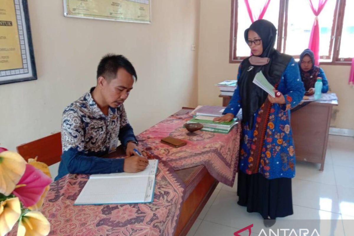 Korwil Pendidikan Bukit Batu periksa kehadiran ke setiap sekolah