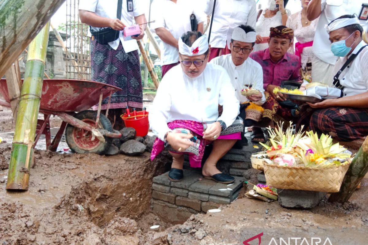 Wabup Gianyar letakkan batu pertama pembangunan perpustakaan