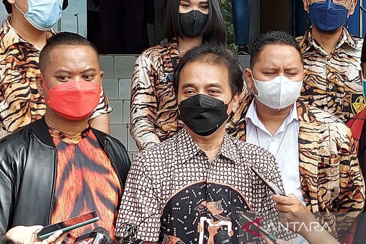 Mantan Menpora Roy Suryo ditetapkan sebagai tersangka kasus meme Candi Borobudur