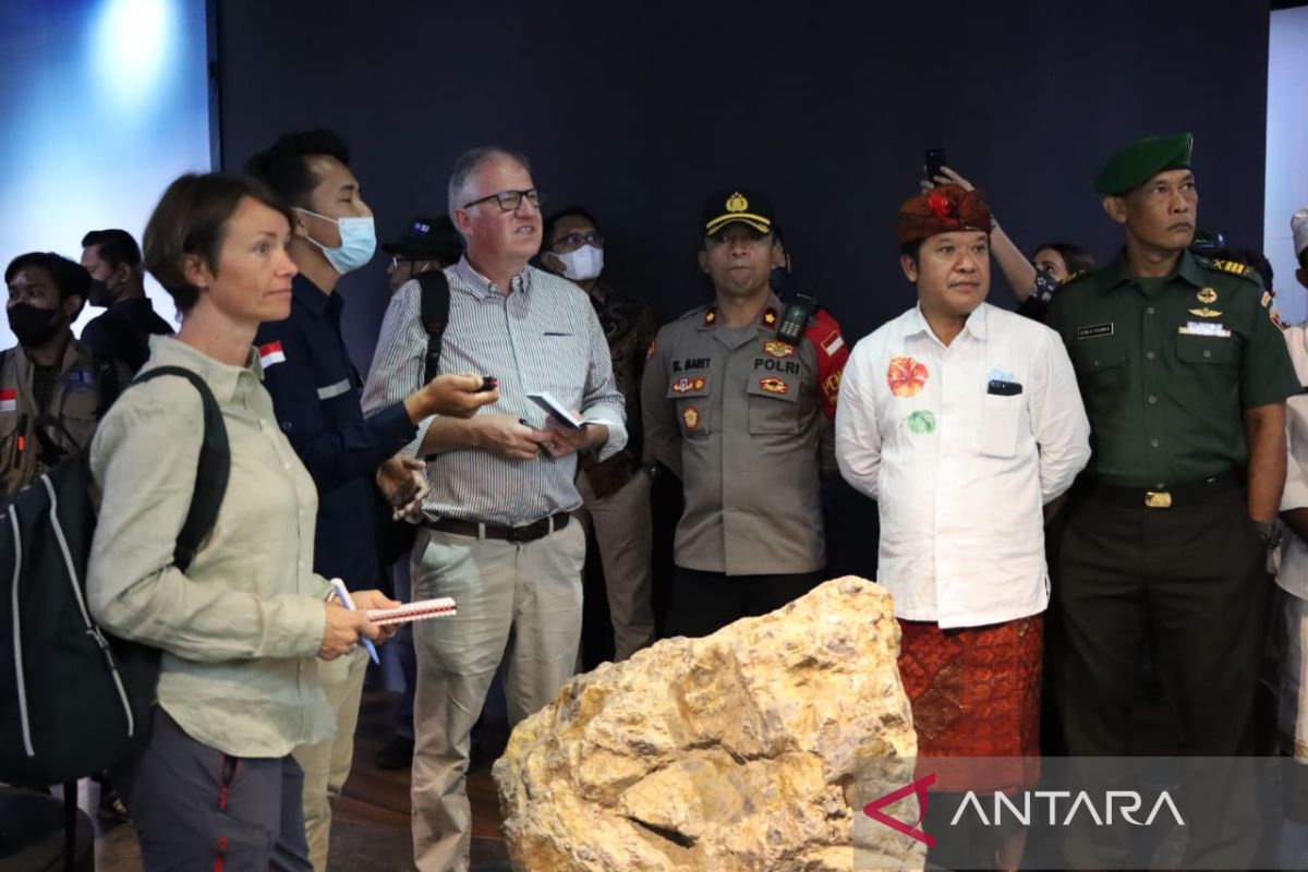 Bupati Bangli dampingi tim UNESCO lakukan revalidasi geopark ke Museum Taman Bumi Batur