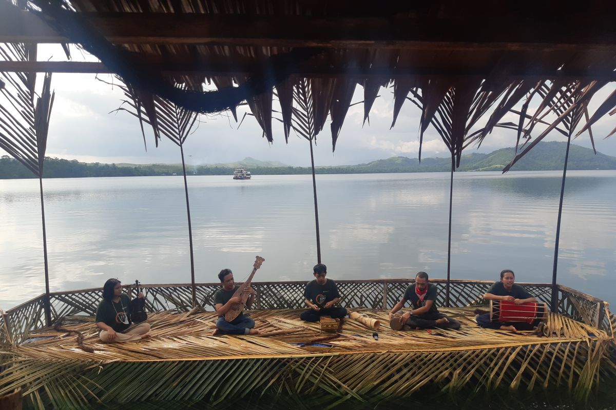 Peserta temu seni tampilkan musik hasil kolaborasi dari budaya Papua