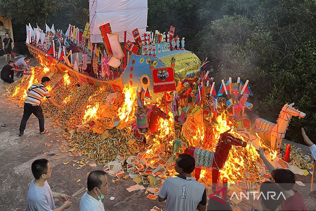 Ritual Bakar Tongkang kembali digelar di Batam