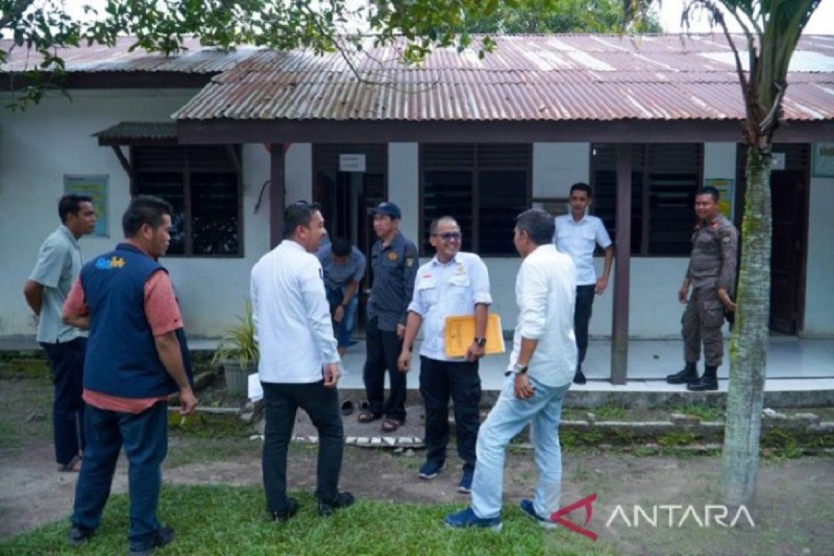 Pemkab Kampar menyegel PT Bumi Sawit Perkasa karena langgar aturan