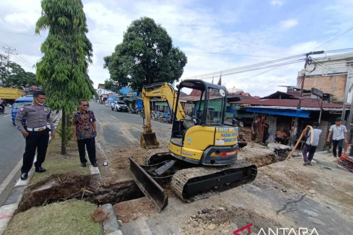 PAM Tirta Sago Payakumbuh pasang pipa JDU di kawasan Payakumbuh Barat