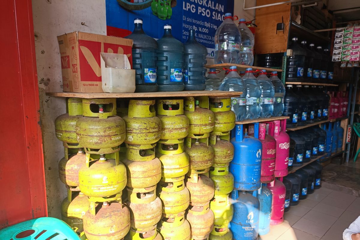 Pedagang perbanyak stok gas subsidi setelah harga nonsubsisi tinggi