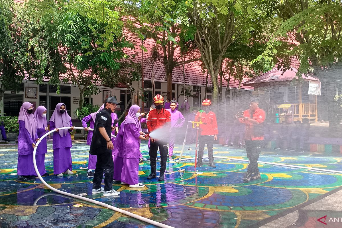 VIDEO - ANTARA dan APP Sinar Mas sosialisasi pencegahan Karhutla di SMA 1 Pekanbaru