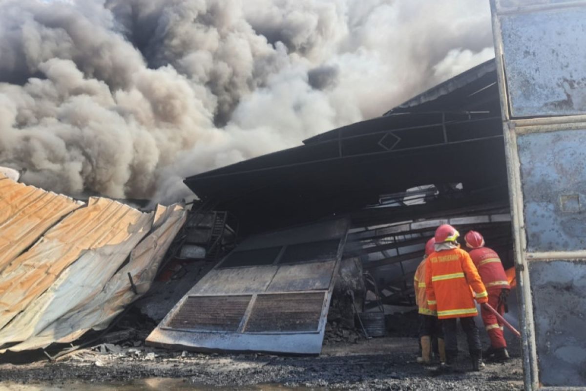 Pabrik pipa paralon di Kabupaten Tangerang terbakar