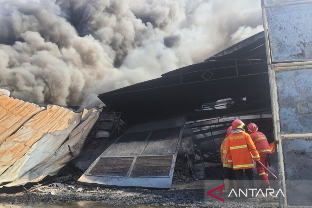 Flights not disrupted by smoke from Tangerang factory fire: official