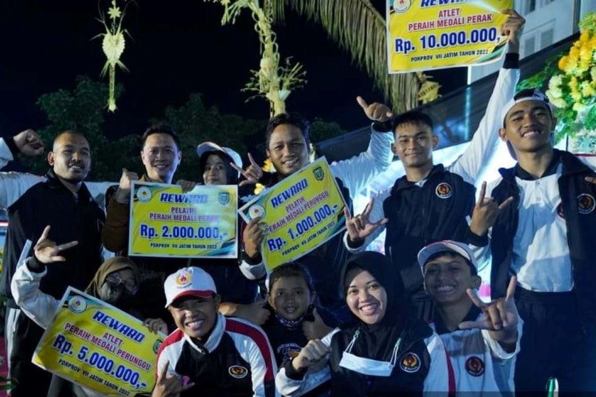 Atlet Kota Madiun peraih medali Porporv Jatim terima bonus