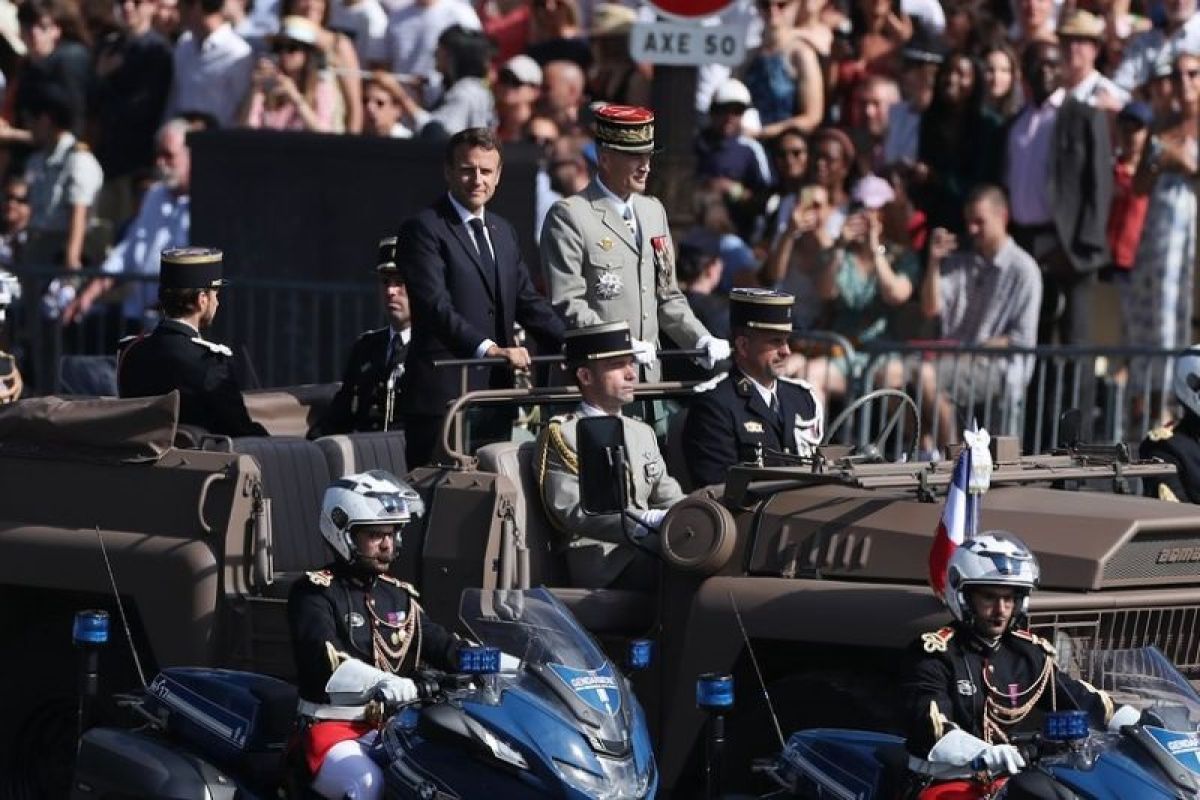 Peringati Hari Nasional Prancis, Emmanuel Macron serukan penghematan energi