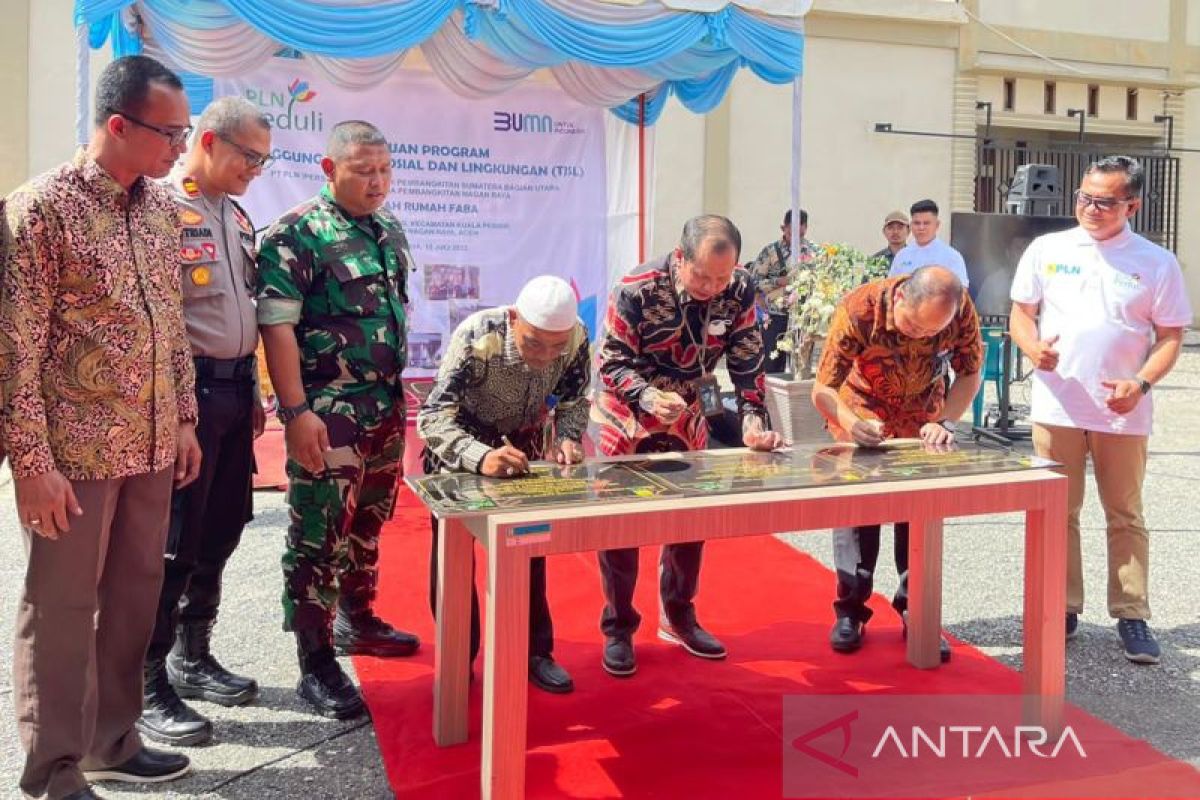 PLTU 1-2 Nagan Raya Aceh bangun tiga rumah berbahan baku FABA