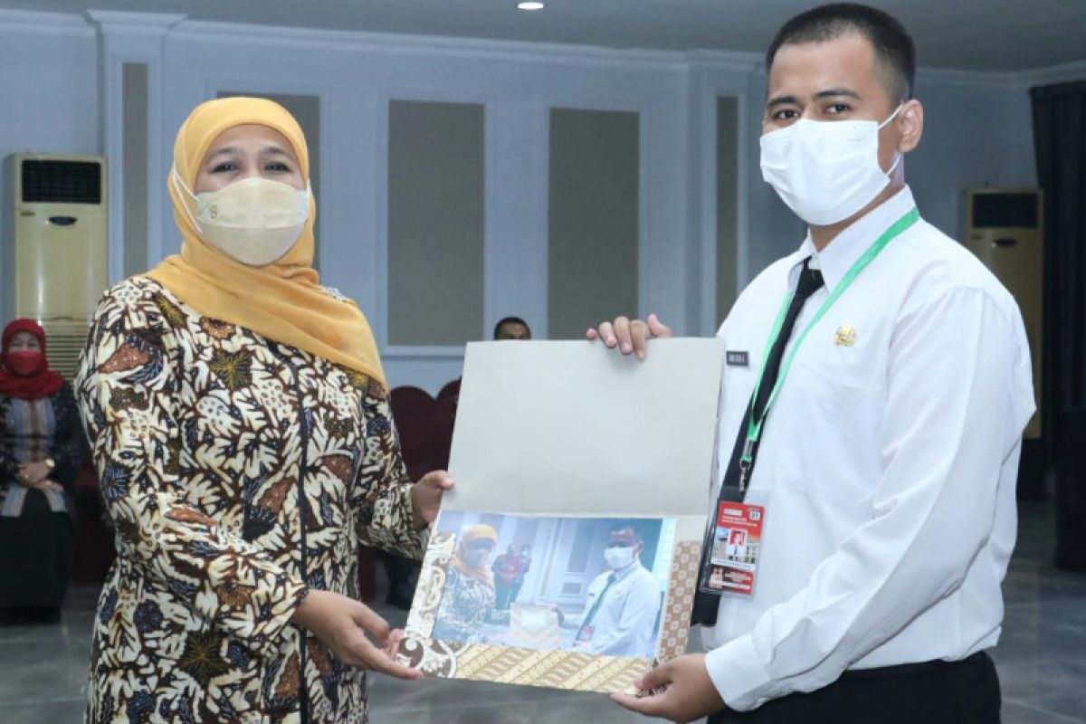 Gubernur Khofifah ajak PNS bekerja melebihi tugas