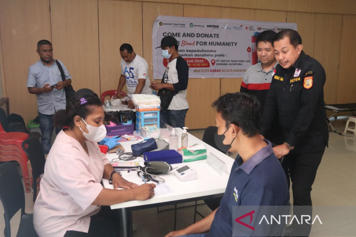 Astra Grup Papua gelar donor darah dukung program kemanusiaan