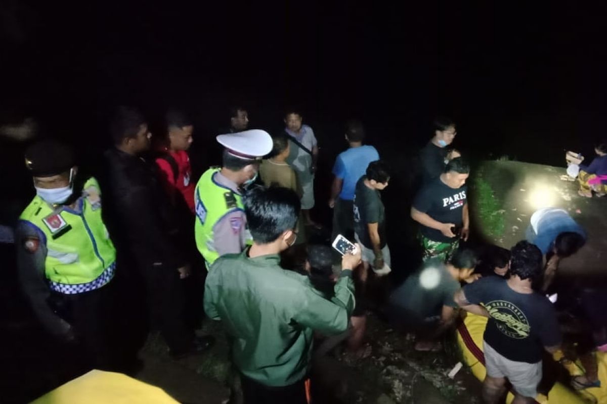 Polres Badung evakuasi jenazah warga di sungai
