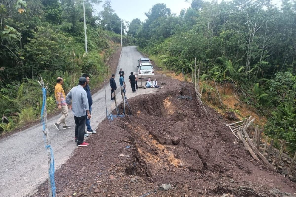 DPRD soroti kerusakan jalan penghubung Desa Sei Hanyo-Supang belum ditangani