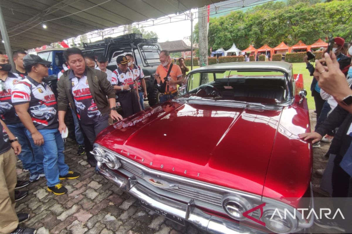 Gubernur Deru berharap pecinta mobil klasik jadi duta lalu lintas