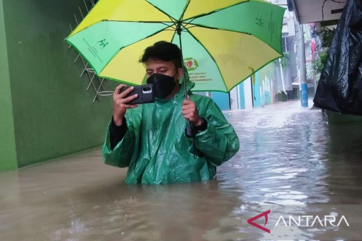 Warga Jabodetabek diimbau waspadai banjir karena curah hujan yang tinggi di Bogor