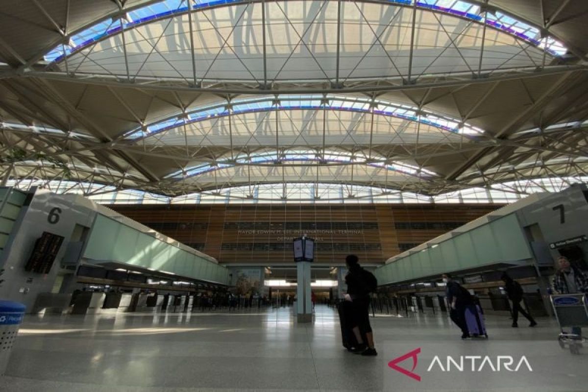 Terminal LN bandara San Francisco, As dikosongkan karena ada ancaman bom