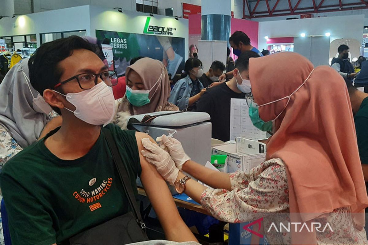 President Jokowi asks Hajj returnees to get booster shot