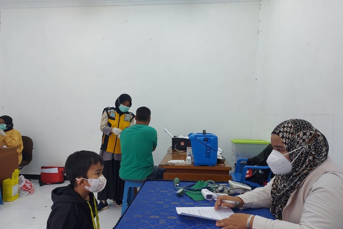 Bandara Pattimura Ambon buka sentra vaksinasi COVID-19, permudah calon penumpang
