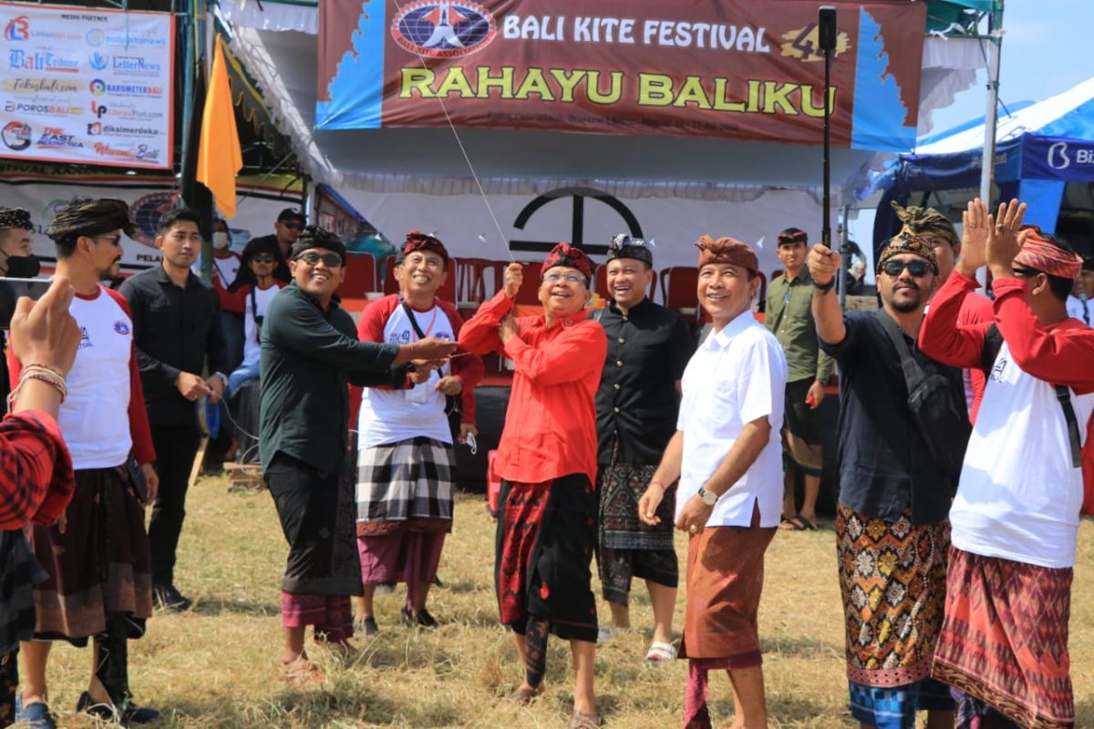 Ratusan klub layangan tradisional ikuti Bali Kate Festival