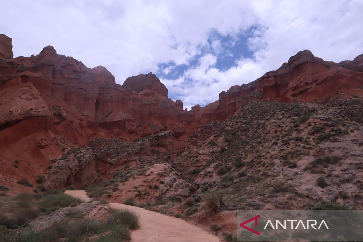 Danxia Guide di Tibet tak kalah menakjubkan dari danxia di Gurun Gobi