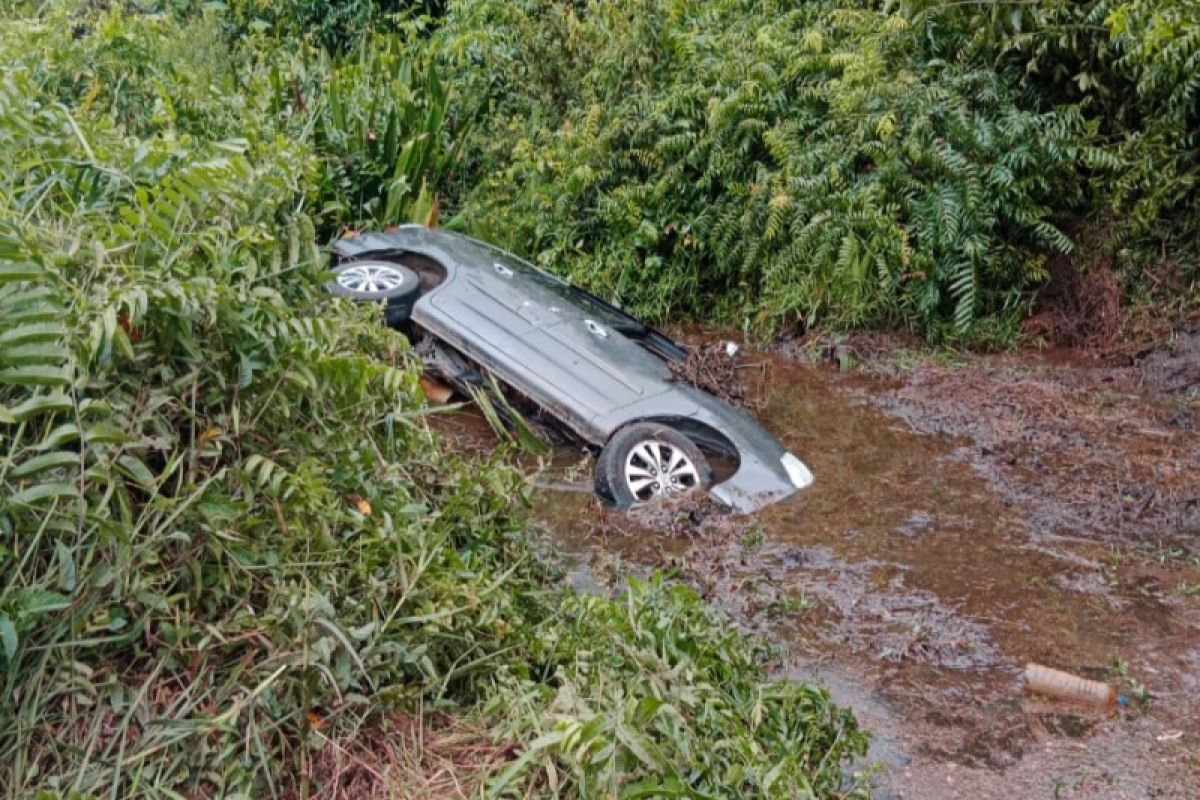 Mantan Kakanwil Kamenag Kalteng kecelakaan, enam orang meninggal