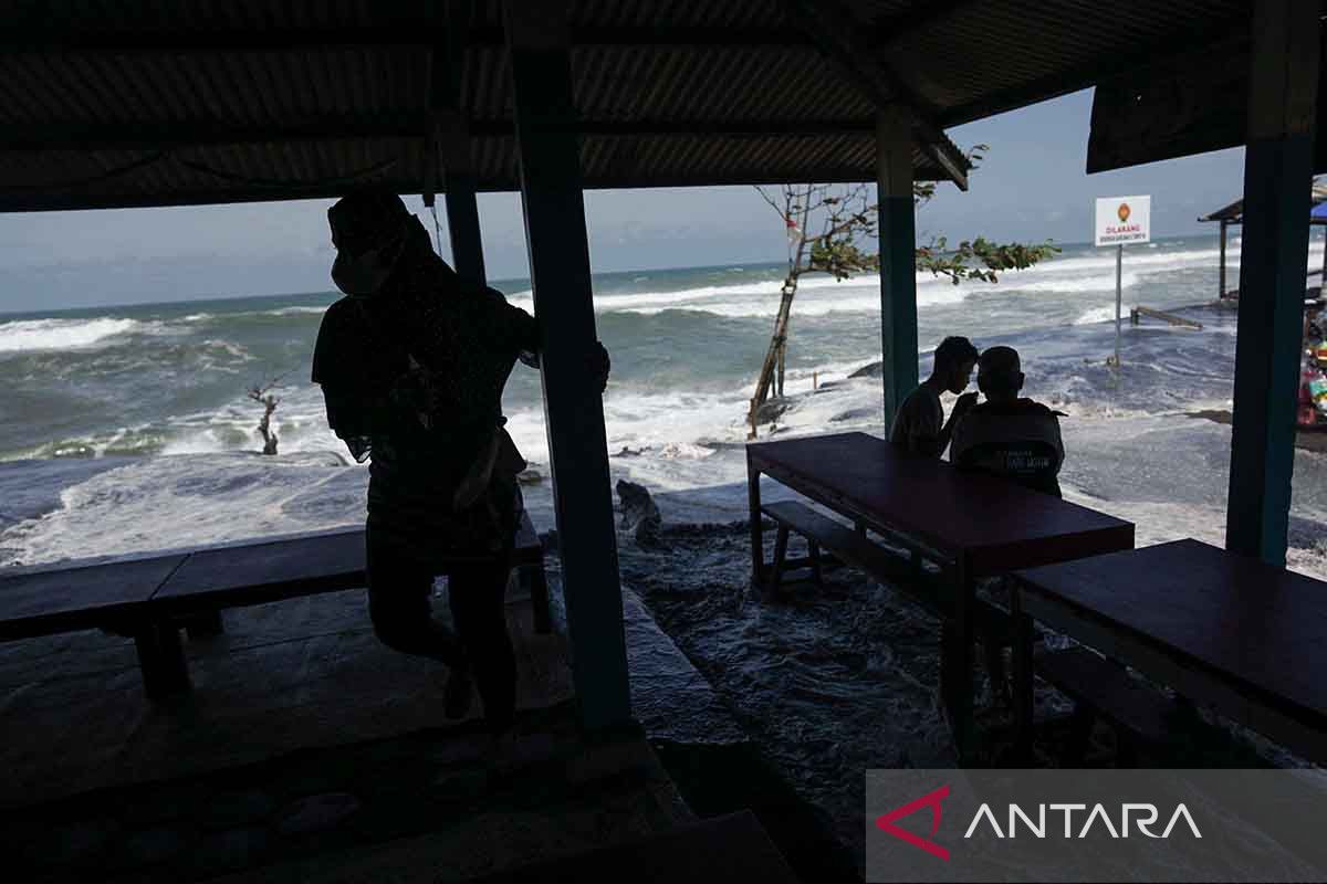 Waspada Gelombang Tinggi Di Selatan Pulau Jawa Antara News