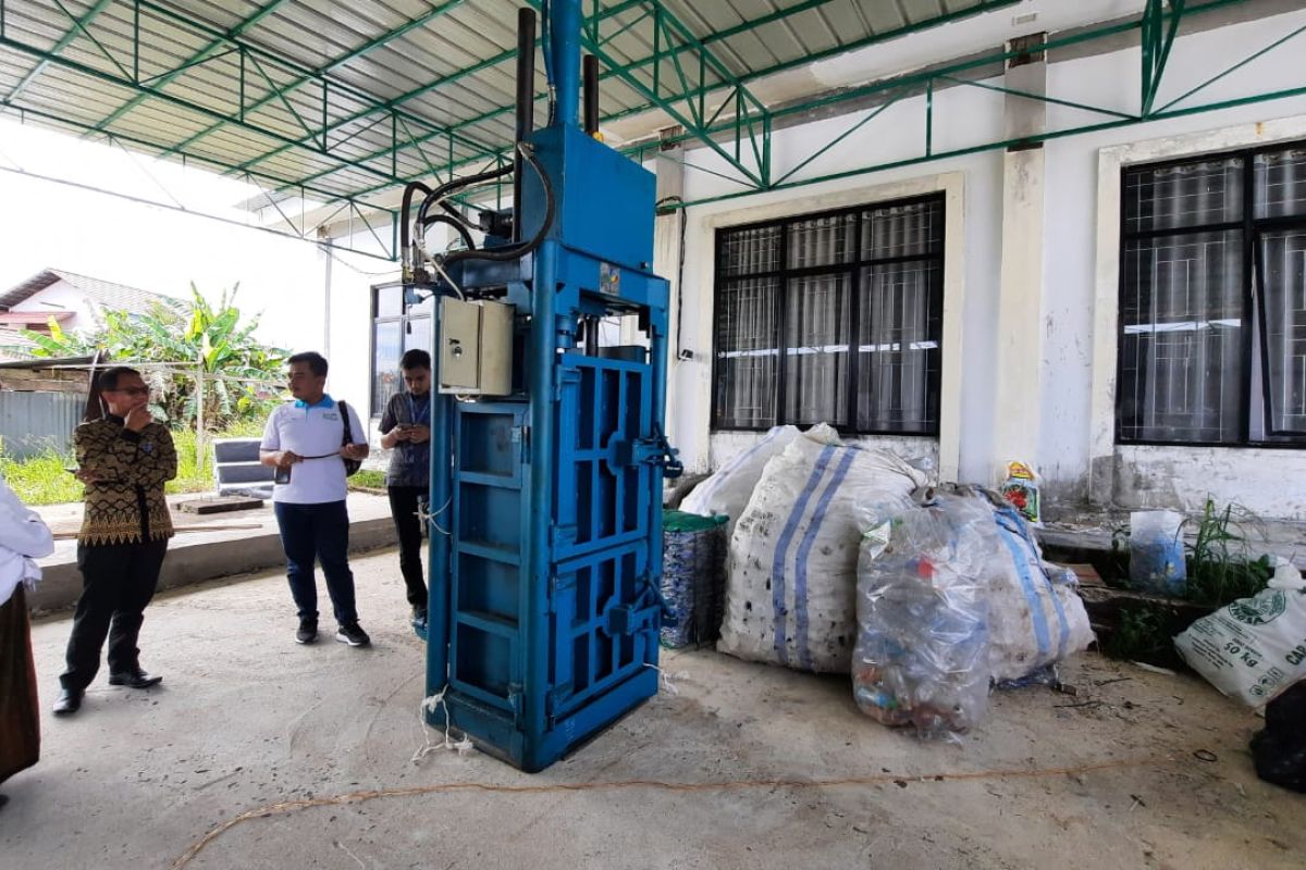 Program TJSL PLN Kalbar ubah sampah plastik jadi cuan